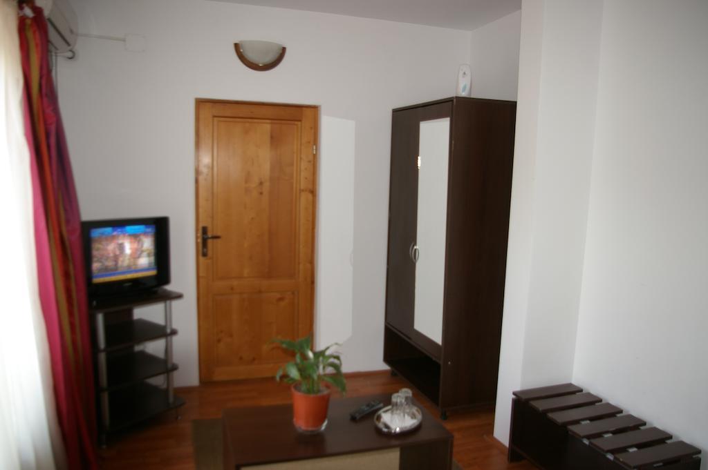 Pensiunea La Dolce Vita Băile Herculane Exterior photo