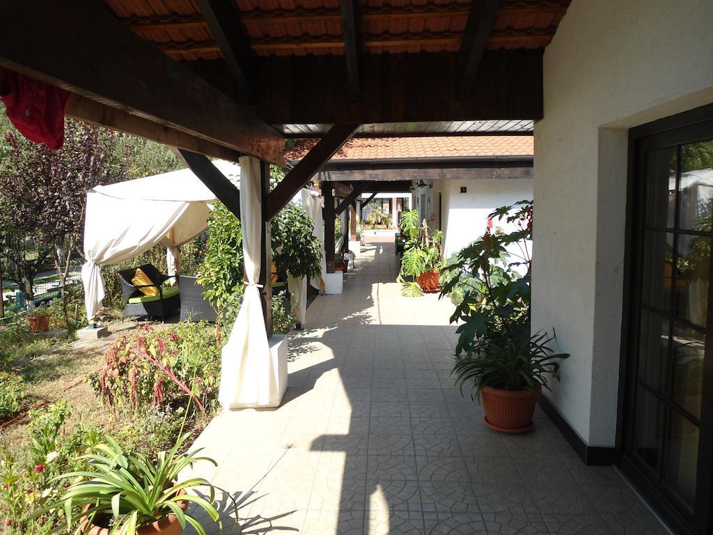 Pensiunea La Dolce Vita Băile Herculane Exterior photo