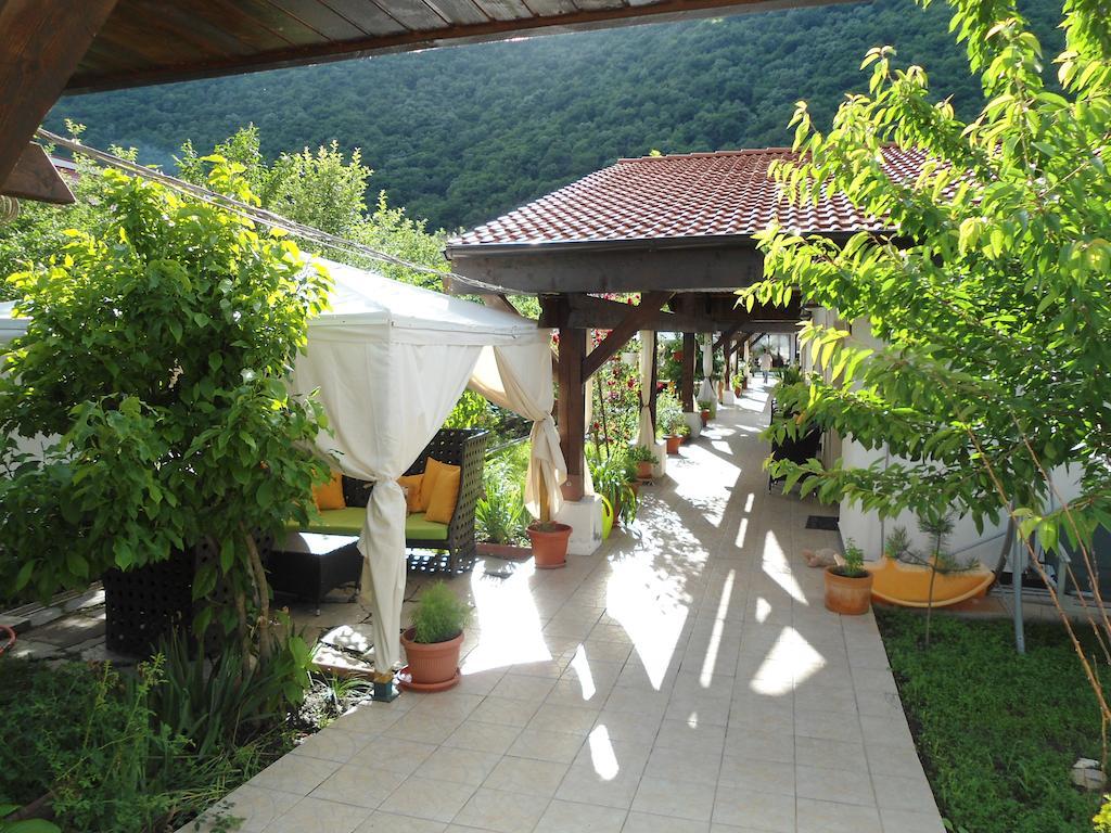 Pensiunea La Dolce Vita Băile Herculane Exterior photo